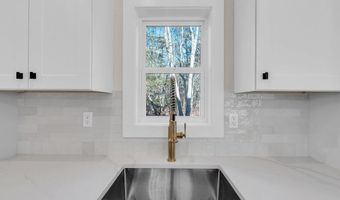 293 Trenton Ave N, Bayville, NJ 08721