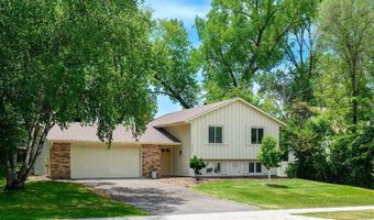 1088 Whitney Dr, Apple Valley, MN 55124