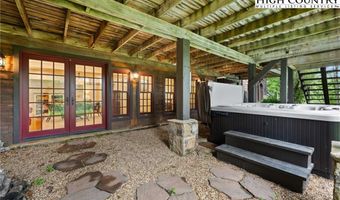 527 Red Tailed Hawk Rd, Banner Elk, NC 28604