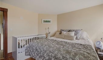 82 Van Zandt Ave, Newport, RI 02840