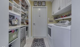 7386 Lake Lakota Pl, Indianapolis, IN 46217