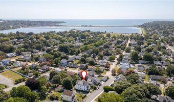 7 Caswell Ave, Newport, RI 02840