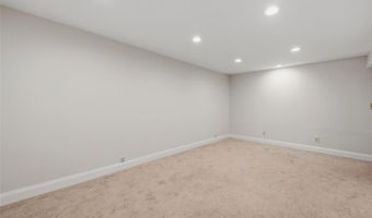 2373 Hiddengarden Ct, Ballwin, MO 63021