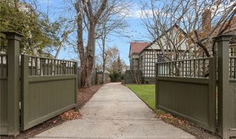 4 Hunter Ave, Newport, RI 02840