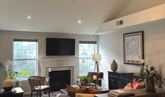 5924 FOUNDERS HILL Dr 302, Alexandria, VA 22310