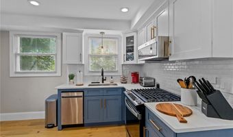 20 Summer St 2, Newport, RI 02840