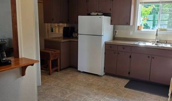 710 East St, Bottineau, ND 58318