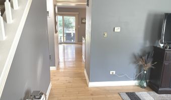 1525 Teri Ln, Algonquin, IL 60102