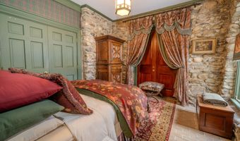 48 Old Searsport Ave, Belfast, ME 04915
