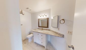 2221 S Huron Pkwy 4, Ann Arbor, MI 48104