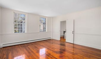 14 Elm St, Newport, RI 02840