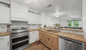 205 OCEANGATE Dr, Atlantic Beach, FL 32233