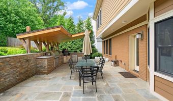 4226 40TH St N, Arlington, VA 22207