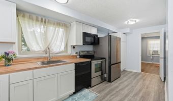 829 Lake Dr, Ashland, OH 44805