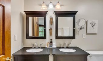 28 Loudon Pkwy, Albany, NY 12211