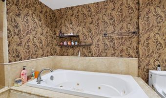 8008 NW 27th St, Bethany, OK 73008