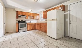 71 Sunshine Cir, Bridgeport, CT 06606