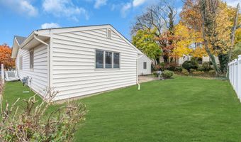 71 Irongate Ln, Aberdeen, NJ 07747