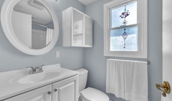 209 Fernwood Dr, Bayville, NJ 08721