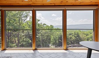 417 MALLARD Dr, Basye, VA 22810