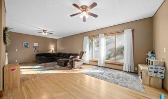 500 W Spruce St, Beresford, SD 57004