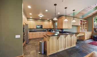 940 Pinecrest Ter, Ashland, OR 97520