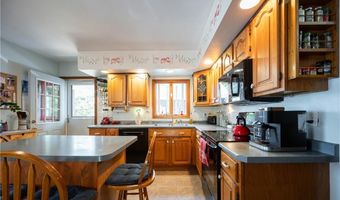22 Harrison St, Bristol, RI 02809