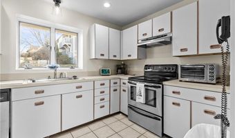 157 Harrison Ave 15, Newport, RI 02840
