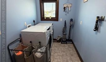 1524 Beechwood Dr, Aurora, NE 68818