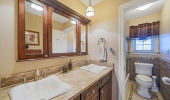 15 Foxcroft Rd, Albertson, NY 11507