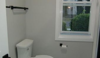210 Merritt Ave, Bergenfield, NJ 07621