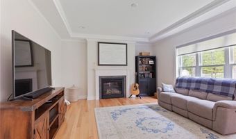 25 Kristin Dr, Cranston, RI 02921