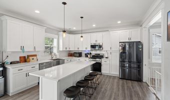 140 Pennant Ave, Beachwood, NJ 08722