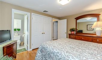 17 Woodview Dr, Cranston, RI 02920