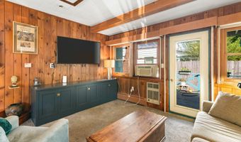 82 Oak Grove Ave, Brattleboro, VT 05301
