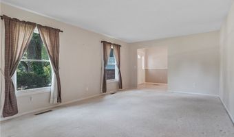 240 S Park Dr, Aurora, OH 44202