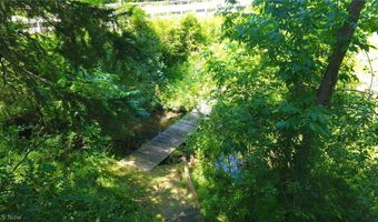 398 N Chillicothe Rd, Aurora, OH 44202