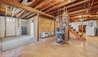 46 Topstone Dr, Danbury, CT 06810