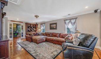 15 Foxcroft Rd, Albertson, NY 11507