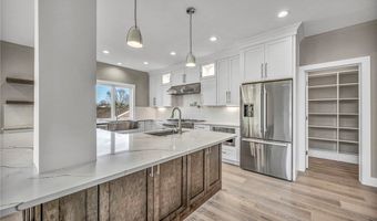 405 Club Dr W, Aurora, OH 44202