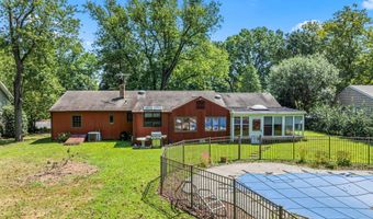 8 Greenwood Pl, Middletown, NJ 07748