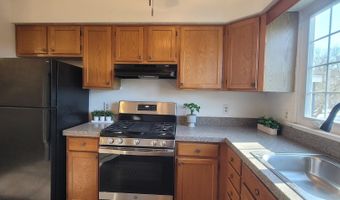 10 WOODFIELD Dr, Claymont, DE 19703