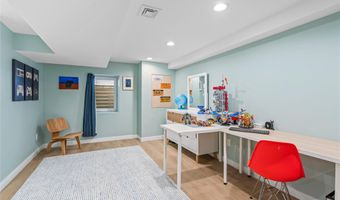 2 Lydia Ct, Albertson, NY 11507