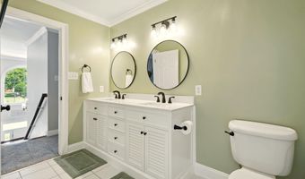 225 Watersedge Dr, Boiling Springs, SC 29316