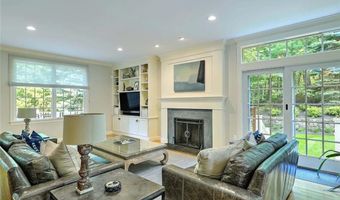 10 Owl Tree Ln, East Greenwich, RI 02818