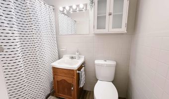 704 3rd Ave, Alton, IA 51003