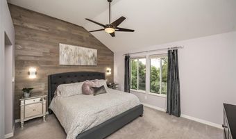 1878 Ridgeview Circle Dr, Ballwin, MO 63021