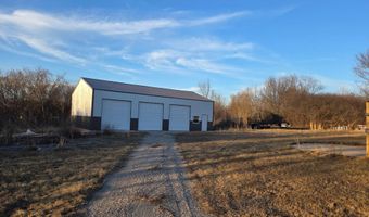 21306 Lawrence 2074, Ash Grove, MO 65604