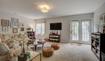 9110 WILLOW GATE Ln, Bethesda, MD 20817