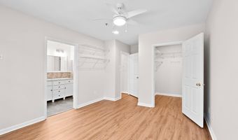 20322 BEECHWOOD Ter 301, Ashburn, VA 20147